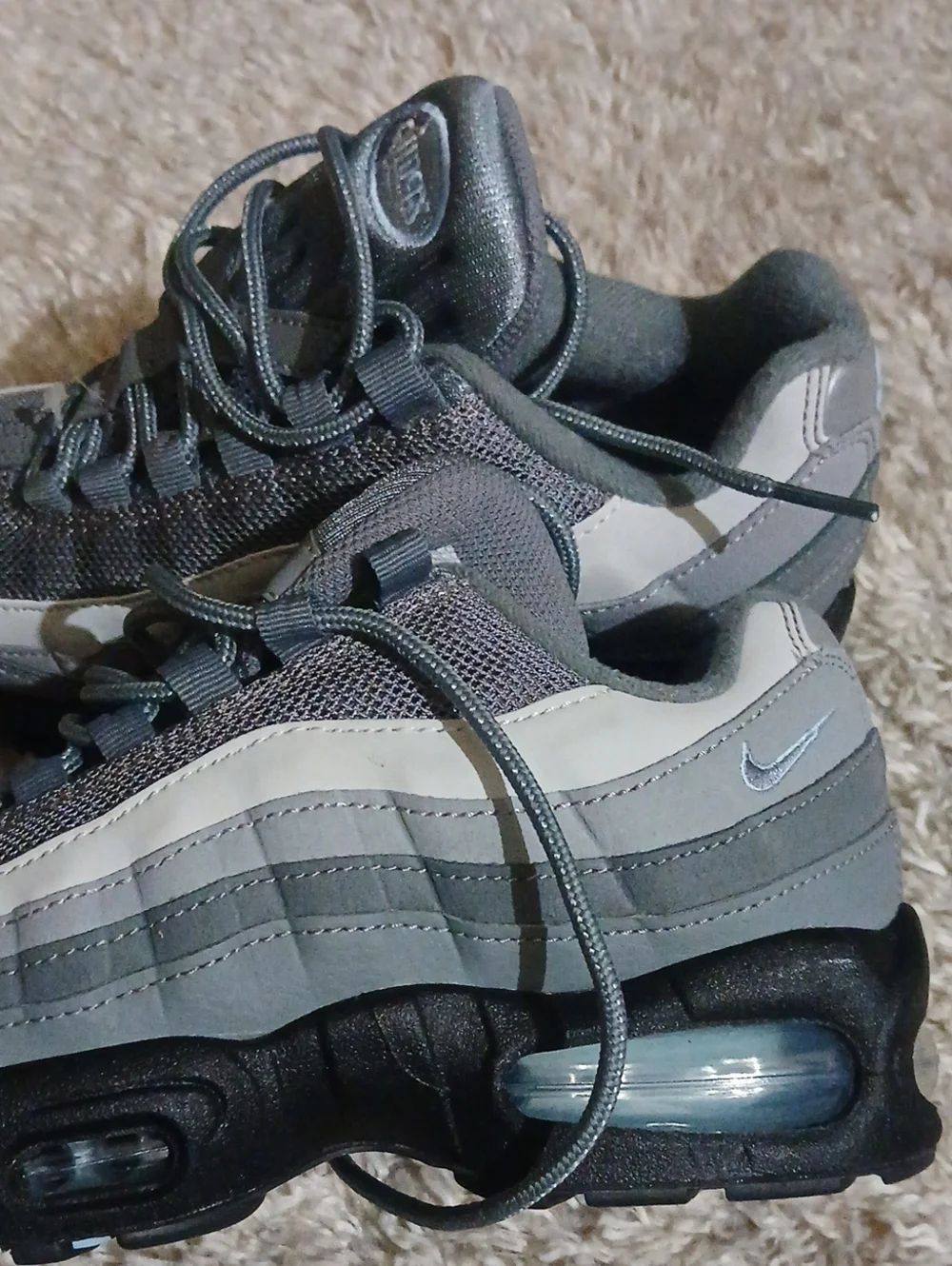 NWOT NIKE AIR MAX